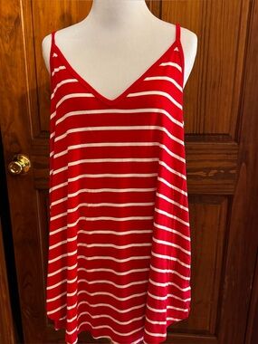 XL Zenana Poolside Red & White Striped V-Neck Curved Hem Cami
Tank Top EUC
